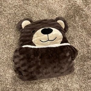 Brown bear blanket with hood and armholes